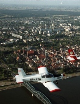 Zostań pilotem – podstawy latania samolotem – Łódź
 Ilość osób-1 osoba Czas trwania-30 minut