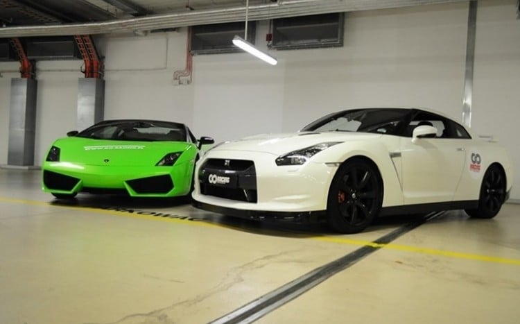 Limonkowe Lamborghini i biały Nissan GT-r
