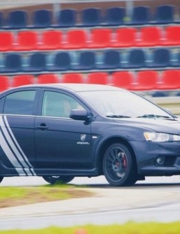 Jazda za kierownicą Mitsubishi Lancer Evo X – Tor Łódź
 Ilość okrążeń-2 okrążenia