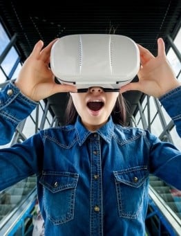 Wycieczka po świecie wirtualnej rzeczywistości – Warszawa
 Czas trwania-60 min Model okularów VR-Oculus Rift CV1