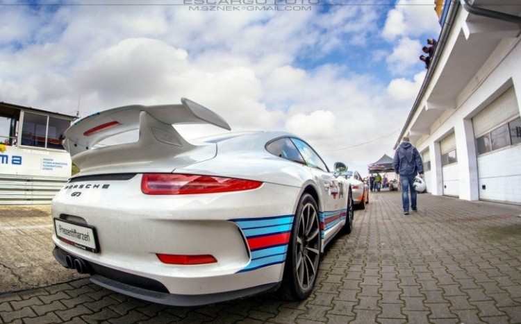 Porsche 911 GT3 ze spojlerem, ujęcie tyłem