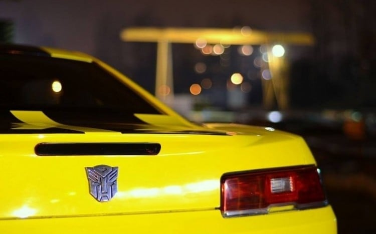 Żółty Chevrolet, widok przodem