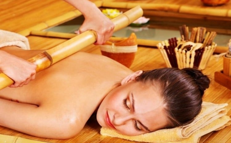 relaksujący masaż pałeczkami bambusowymi