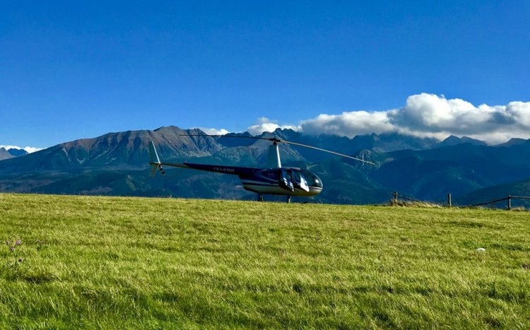 Helikopter na trawie