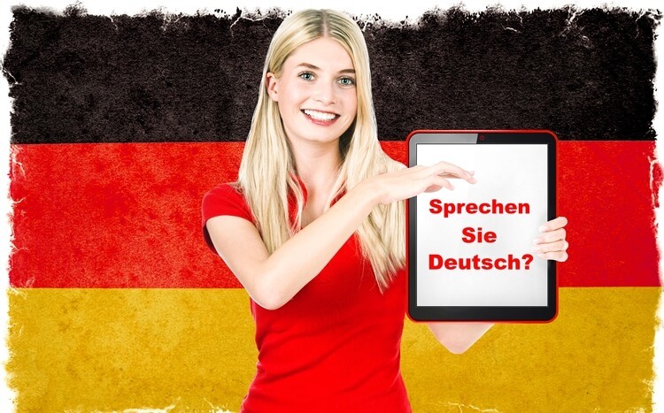 młoda kobieta z tabletem na tle niemieckiej flagi