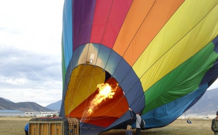 balon napełniany ciepłym powietrzem