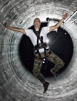 Atrium Dive – skok z wieży – Warszawa
 Ilość osób-2 osoby Filmowanie i zdjęcia-Filmowanie skoku