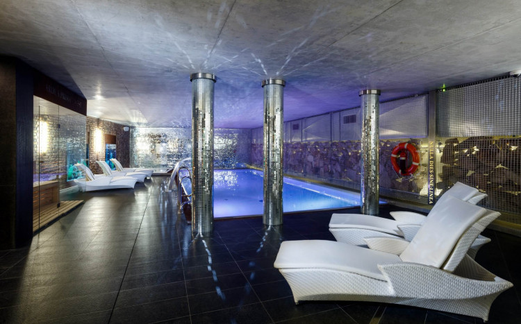 basen w hotelu alter