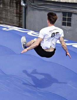 Stunt Jump – skok z wieży – Warszawa
 Ilość osób-2 osoby Filmowanie i zdjęcia-Filmowanie skoku
