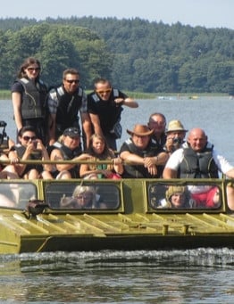 Pływanie wojskową amfibią gąsienicową GSP-55 – Borne Sulinowo
 Ilość osób-10 osób