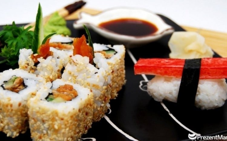 Ładnie poukładane sushi