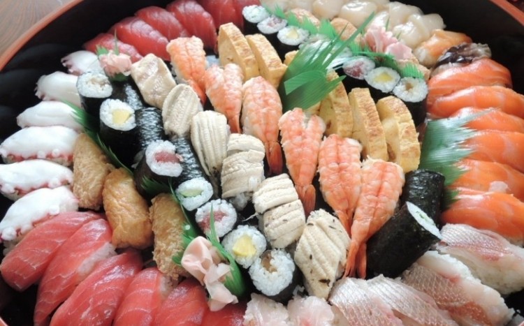 Roladki sushi