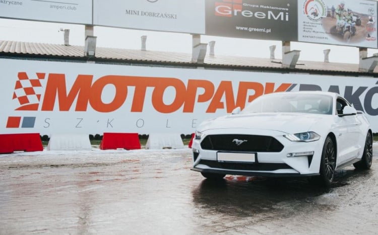 Ford Mustang GT na torze w Krakowie