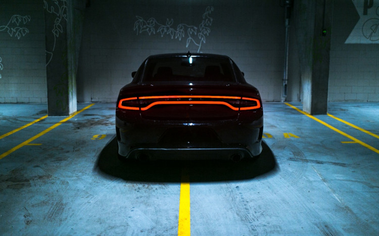 Tył Dodge Charger Hellcat.