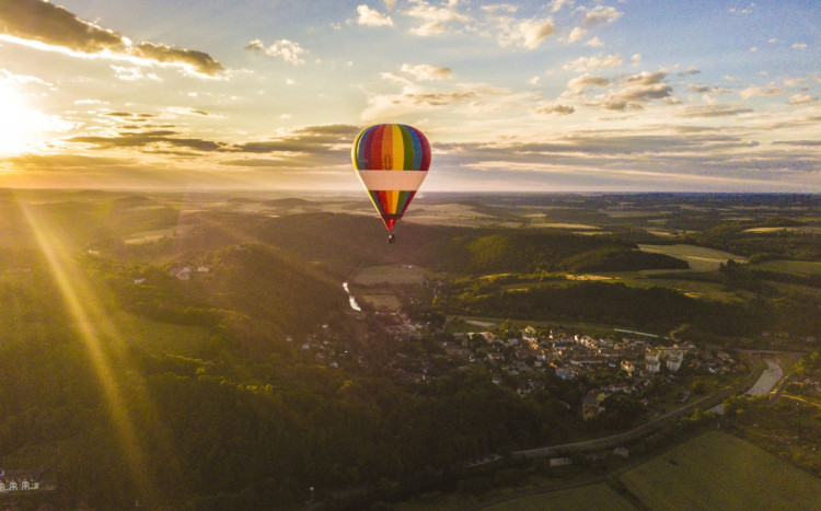 Widokowy lot balonem w tygodniu nad okolicami Olsztyna
