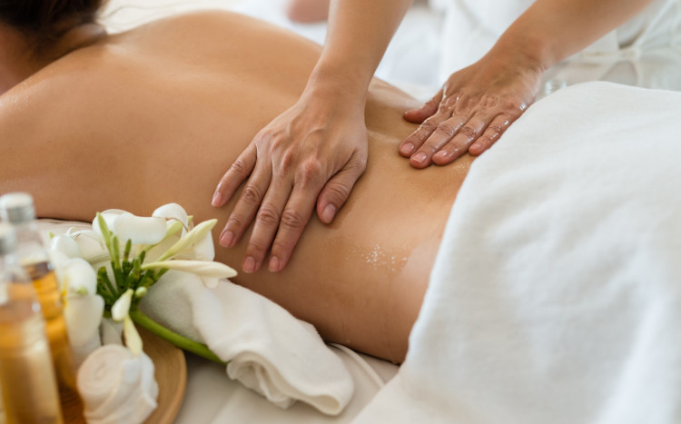 masaż aromaterapeutyczny ciała w spa