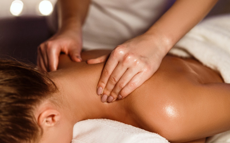 masaż aromaterapeutyczny ramion