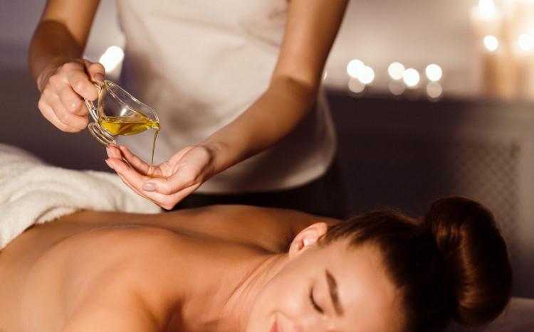 rozluźniający masaż aromaterapeutyczny