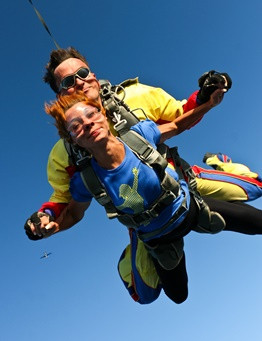 Skok ze spadochronem – Elbląg
 Filmowanie i zdjęcia-Filmowanie przez oddzielnego skoczka + zdjęcia