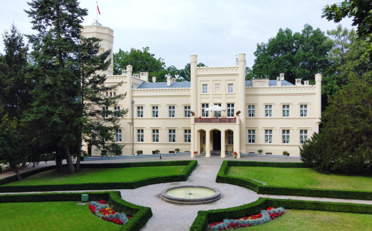 historyczny pałac od frontu