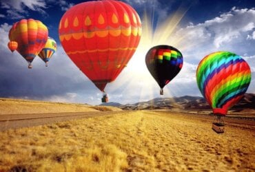 Balony na tle słońca