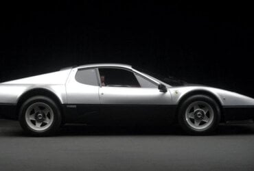 Stary model samochodu marki Ferrari