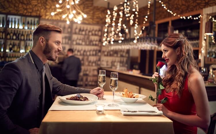romantyczna kolacja we dwoje w restauracji