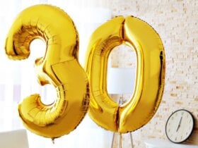 złote balony na 30 urodziny
