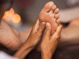 refleksologia, masaż stóp w gabinecie spa