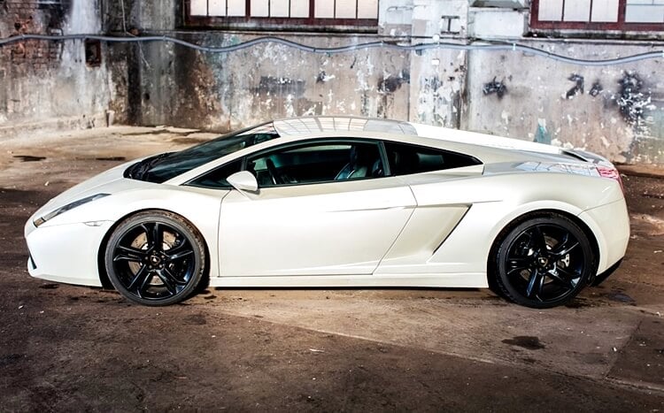 perłowo białe lamborghini gallardo