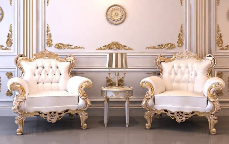 Dwa luksusowe fotele a pomiędzy nimi stolik z lampką