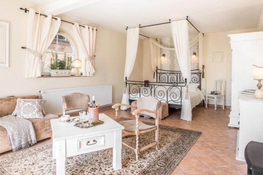 wnętrze pokoju hotelowego w villa toscana boutique w murzasichle