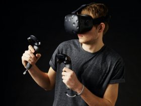 Mężczyzna w wirtualnej rzeczywistości