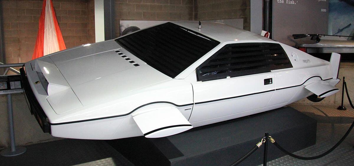 Lotus Esprit, samochód Jamesa Bonda z filmu Szpieg, który mnie kochał