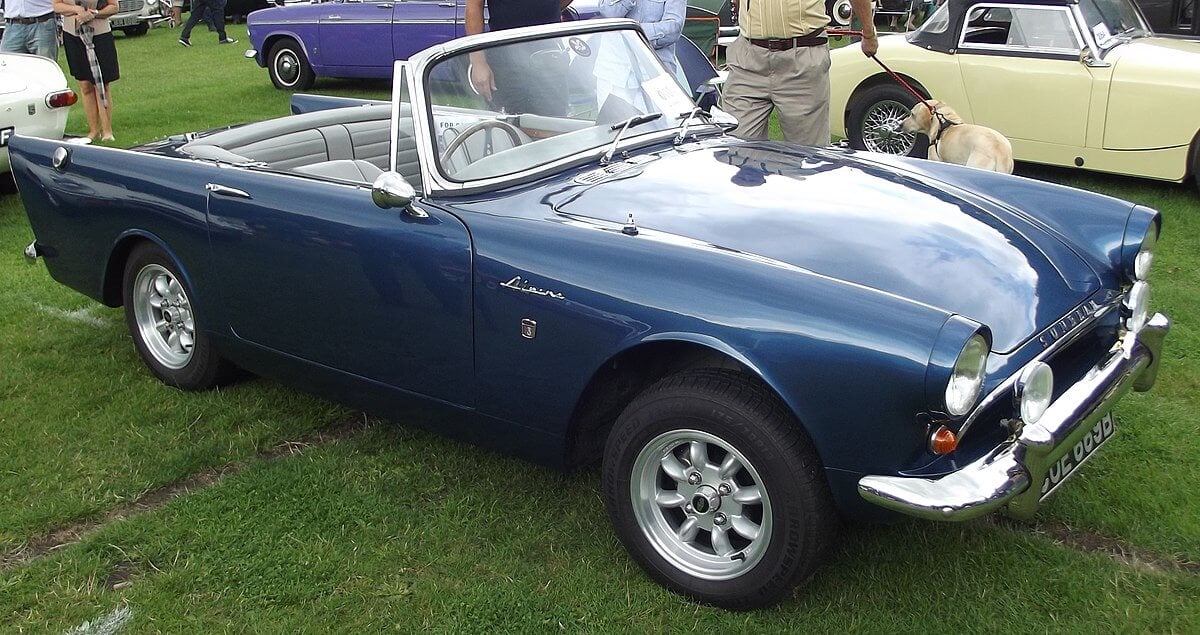 Sunbeam Alpine, pierwszy typ samochodu, który James Bond jeździł na filmie w Dr No