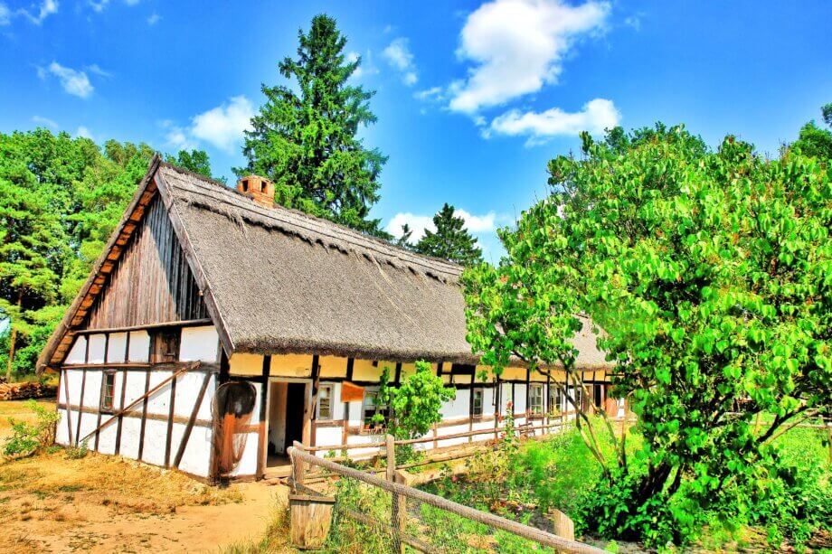 muzeum wsi słowińskiej w klukach