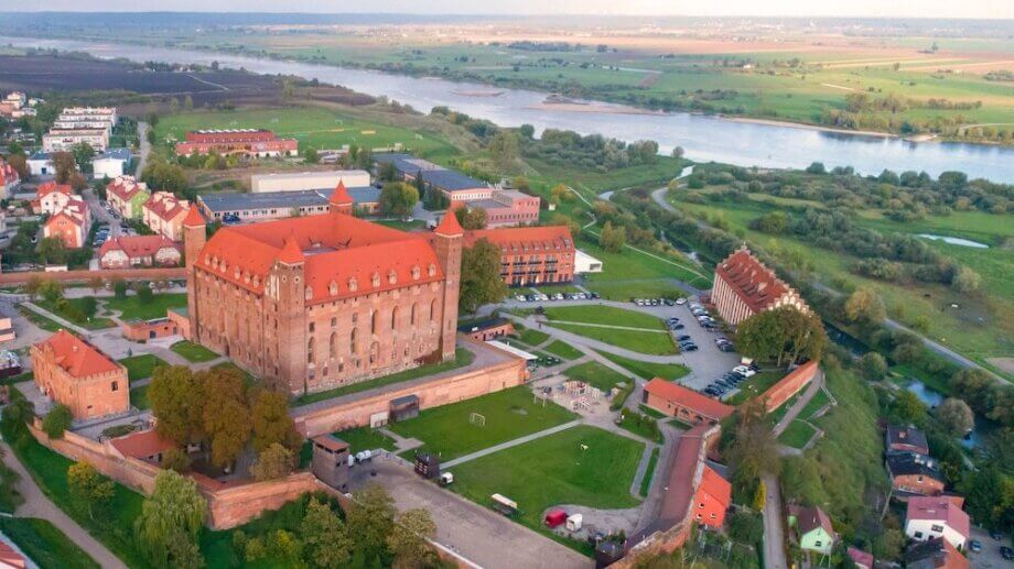 Widok z lotu ptaka na zamek Gniew