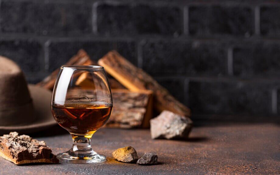 Szklanka koniaku lub whisky