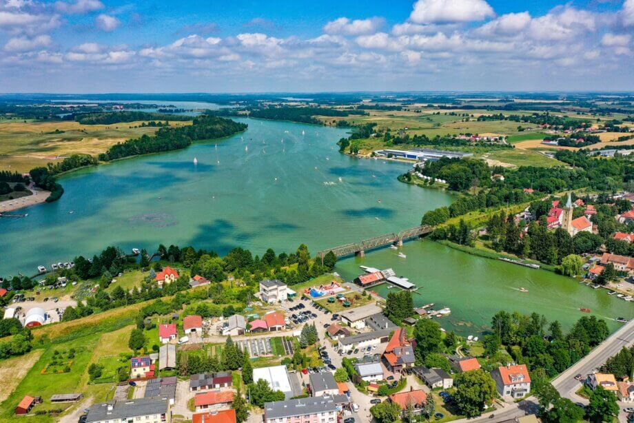 Widok na Mikołajki z lotu ptaka