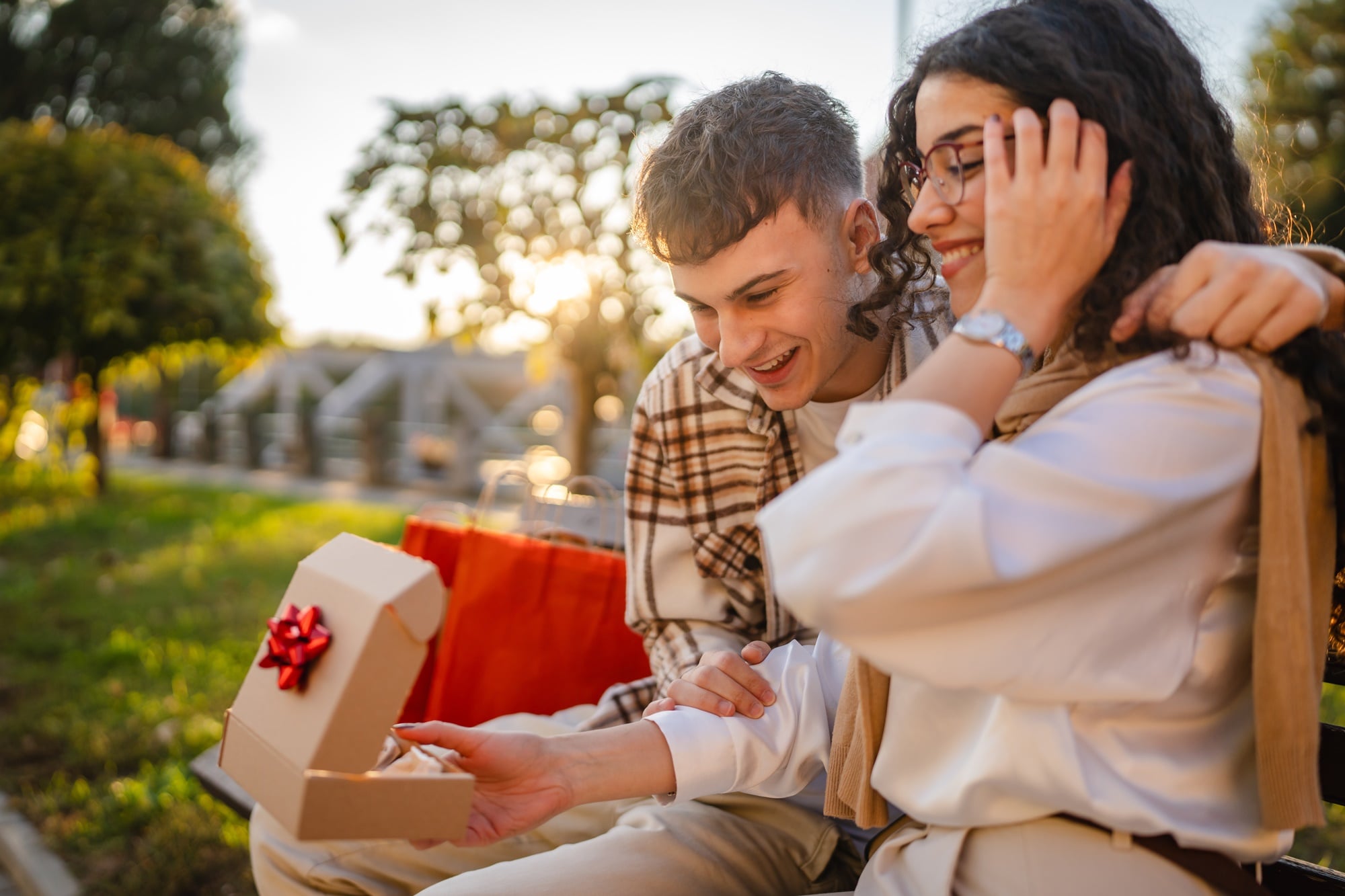 Prezent wręczony na dworze