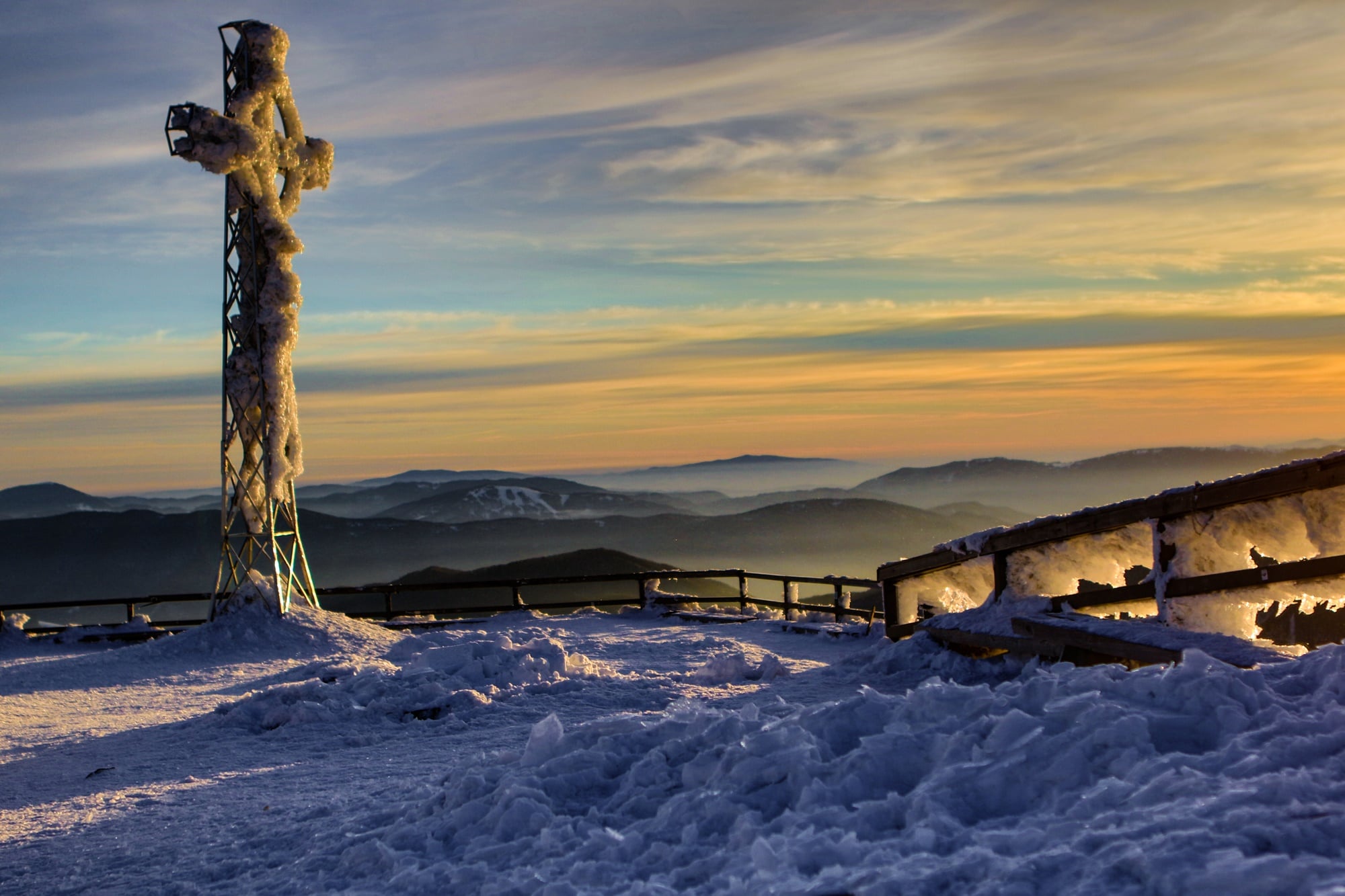 Zimowy widok ze szczytu Tarnicy