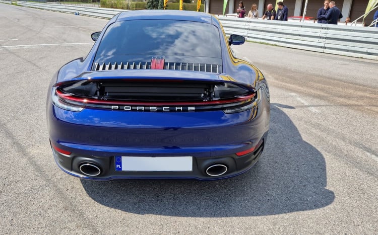 niebieskie Porsche