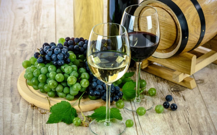 dwa rodzaje wina - zwiedzanie winnicy