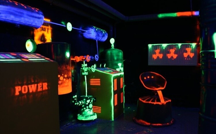 pomieszczenie do gry w laserowy paintball