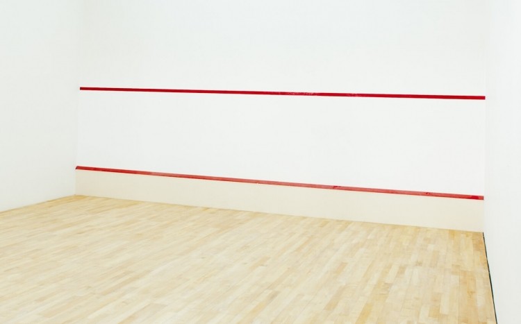 ściana do odbijania na korcie do squasha