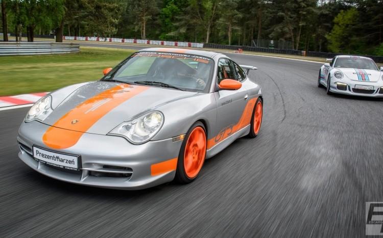 Porsche na torze wyścigowym